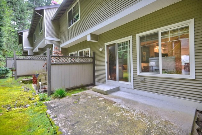 Building Photo - 18501 SE Newport Way