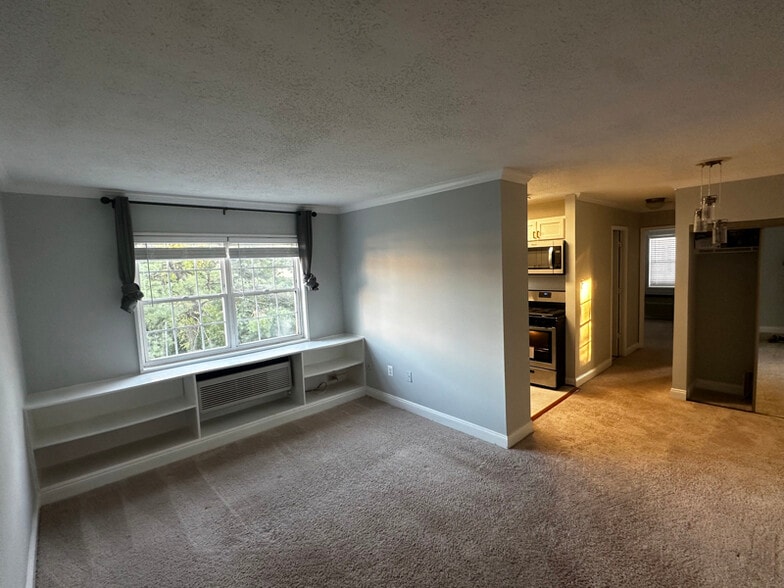 Primary Photo - 2301 Farrington Ave