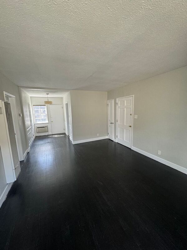 Building Photo - 1325 S Highland Ave
