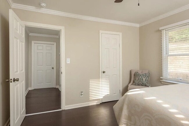 Building Photo - Cozy 2BR Home —1 minute from North Shore /...