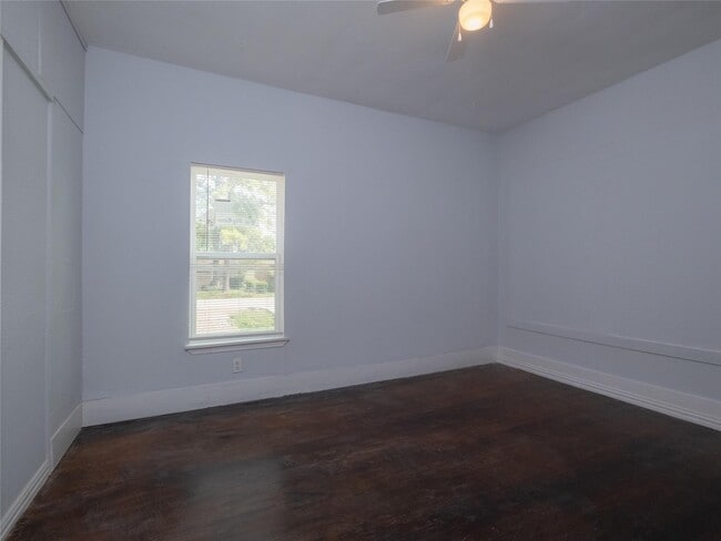 Building Photo - 2703 Areba St