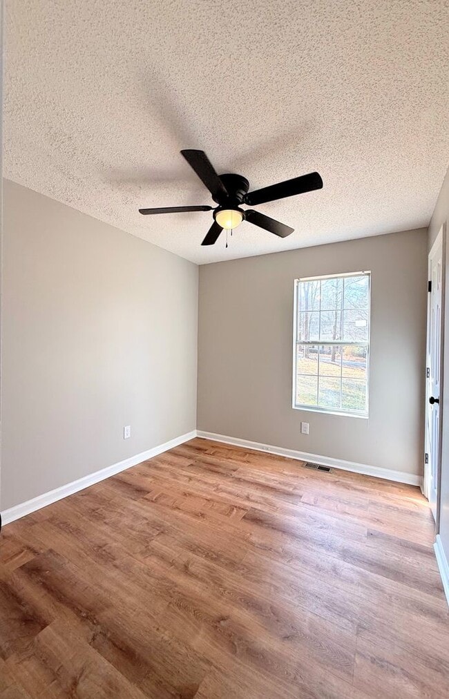 Building Photo - Located in Carrollton!!!