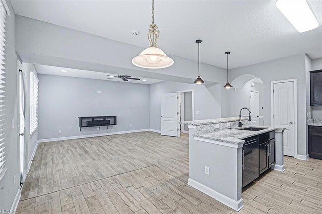 Building Photo - 1433 E Pembroke Ave