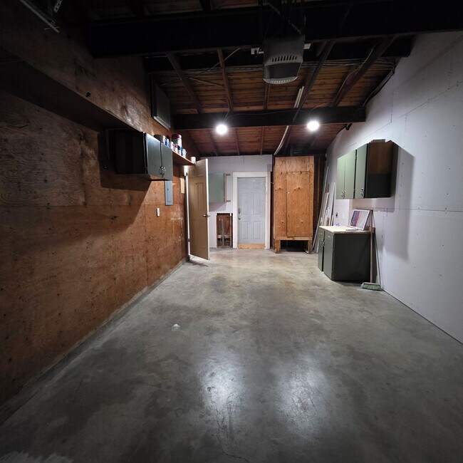 Building Photo - Charming remodeled 3-bedroom home for lease!