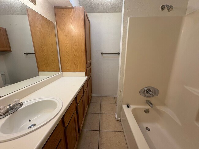 Building Photo - Adorable 2-2 in Arlington