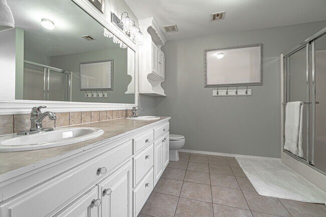Building Photo - Beautiful Bentonville Home!