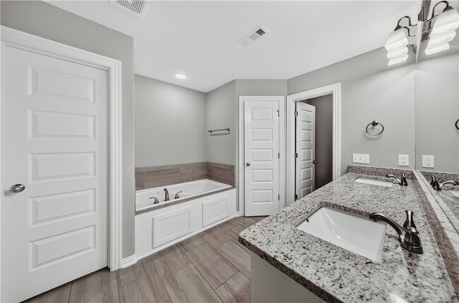 Building Photo - 5803 W Poison Springs Dr