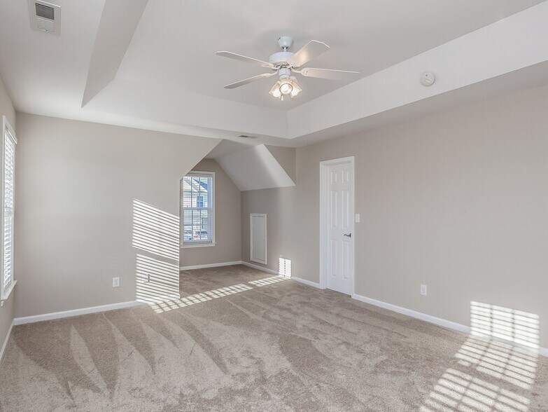 Building Photo - 384 Collinsworth Dr
