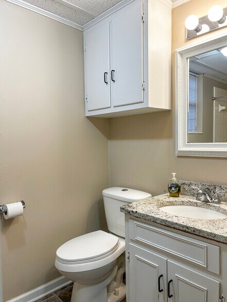 Building Photo - 675 Northview Dr NW