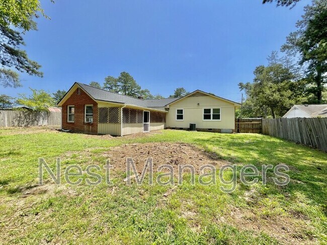 Building Photo - 717 Rockwood Dr