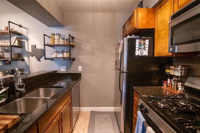 Building Photo - 2020 S Congress Ave