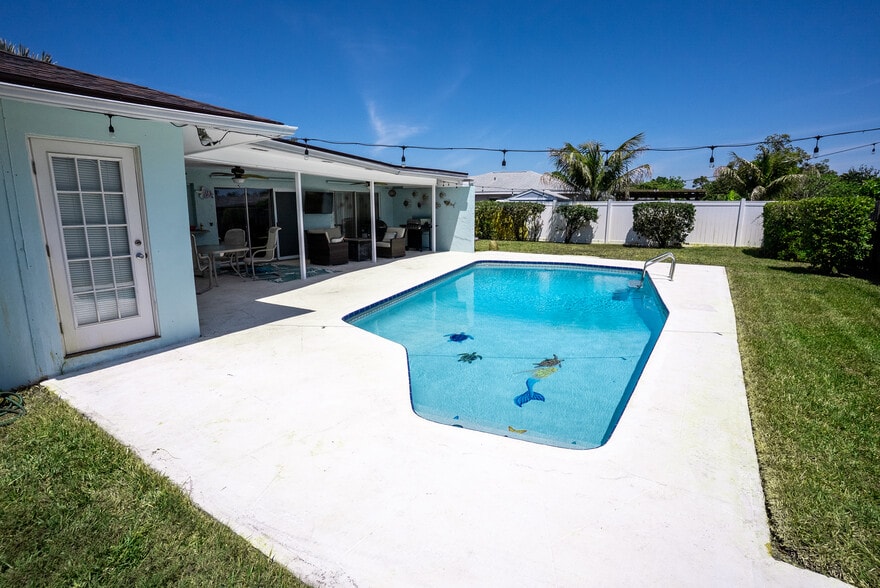 Building Photo - 8679 Merrimoor Blvd