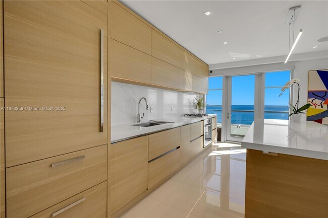 Building Photo - 3739 Collins Ave