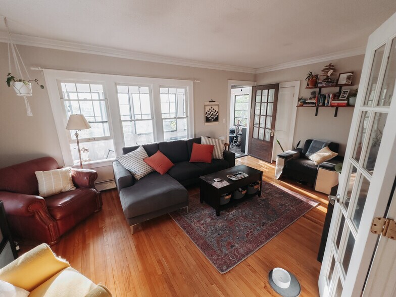 Living Room - 4133 Portland Ave