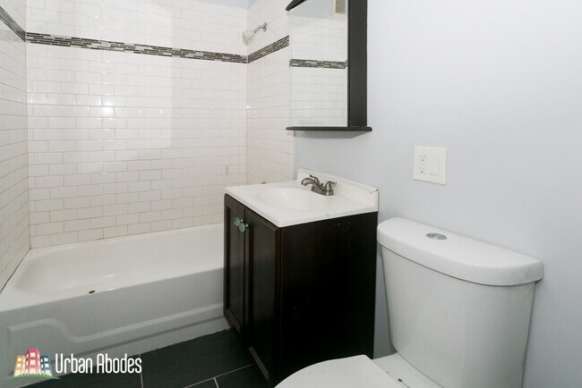 Building Photo - 3635 W Dickens Ave