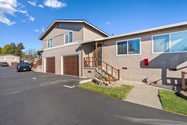 Building Photo - Coastal Comfort in Pleasure Point – Modern 2 Bedroom, 1 Bath