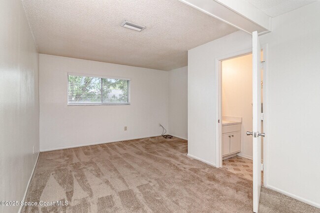 Building Photo - 204 Seminole Ave W