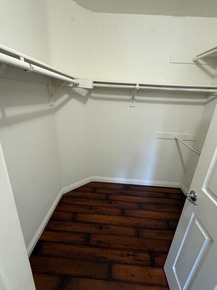 Building Photo - 748 North Siavohn Drive