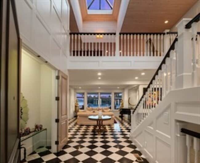 Building Photo - 16 Enatai Dr