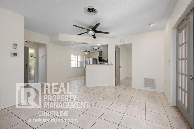 Building Photo - Welcome to Your Venice Oasis!