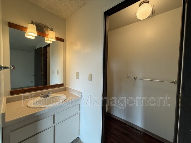 Building Photo - 1415 E 38th Ave