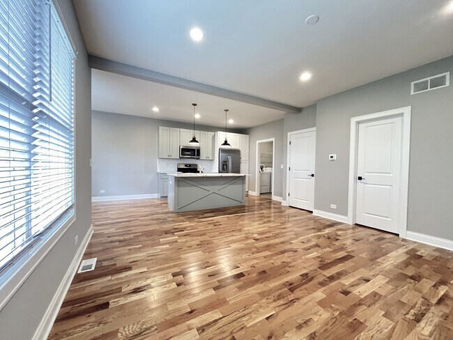 Building Photo - 739 Quail Ln