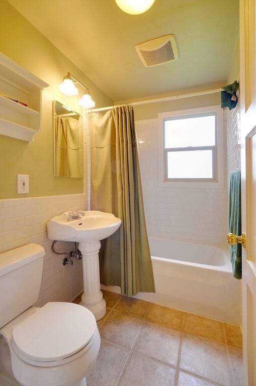 Building Photo - Remodeled Wedgewood Home!