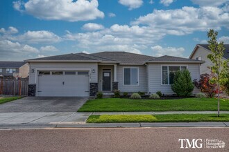 Building Photo - Single level 4 Bedroom 2 Bathroom Home in ...