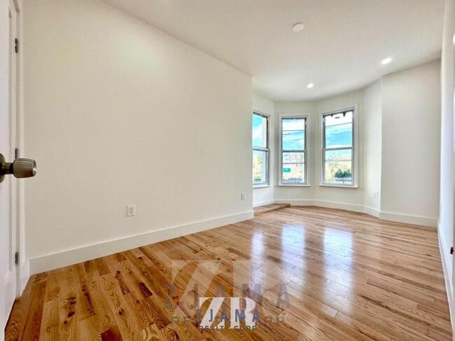 Building Photo - 3 bedroom in Brooklyn NY 11232
