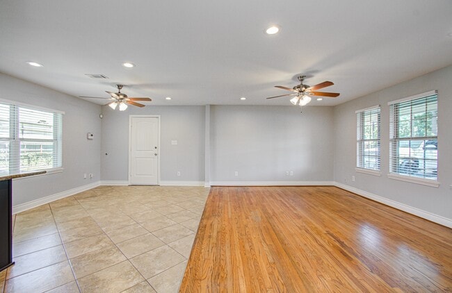 Building Photo - 1417 Longhorn Dr