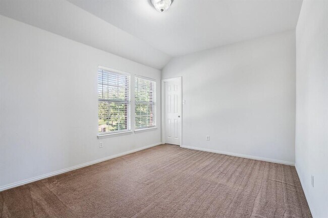 Building Photo - 910 Waterside Dr