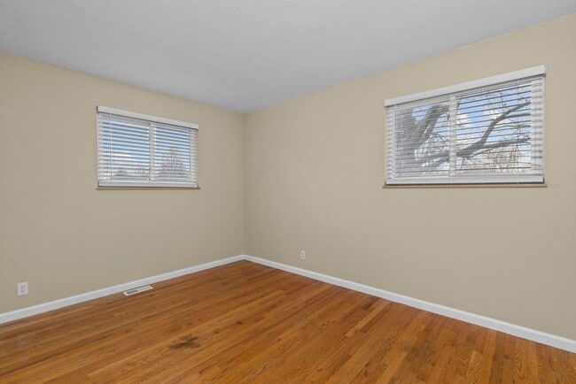 Building Photo - 615 Wren Dr