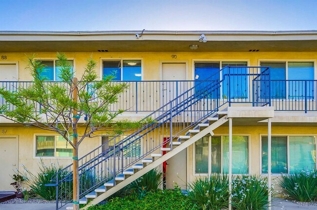 Building Photo - 3530 W Adams Blvd