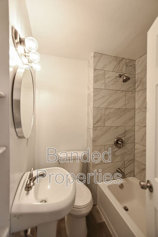 Building Photo - 627 23rd St