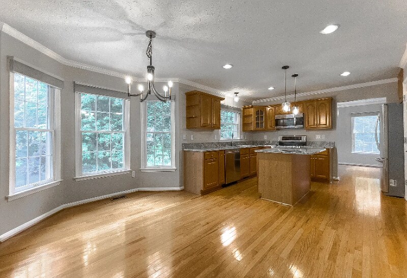 Building Photo - 23238 Willow Creek Way