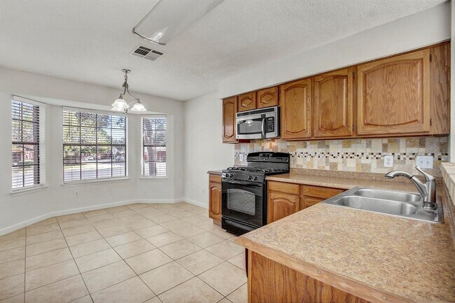 Building Photo - 17516 Klamath Falls Dr