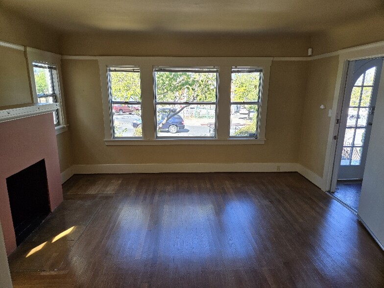 Building Photo - 203 Howard St