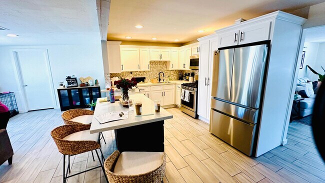 Building Photo - 13815 North 11th St