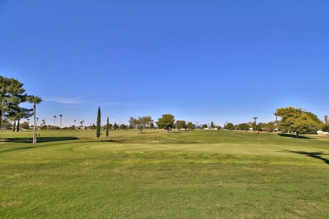 Building Photo - 10747 W Hope Dr