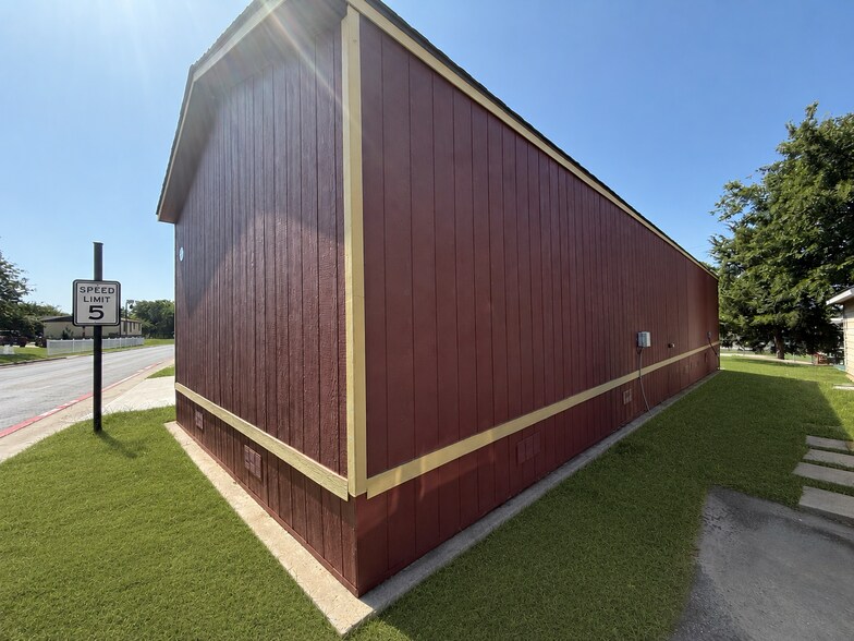 Building Photo - 709 N Collins Fwy