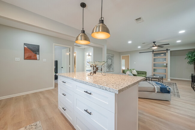 Kitchen - 2908 Baer St