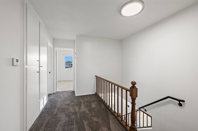 Building Photo - Spacious Home on Corner Lot!