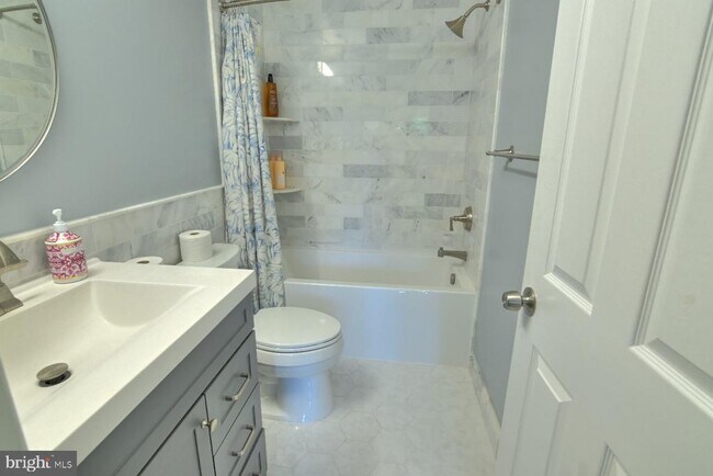 Building Photo - 5704 Chapman Mill Dr