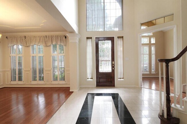 Building Photo - 18811 Cypress Chateau Dr