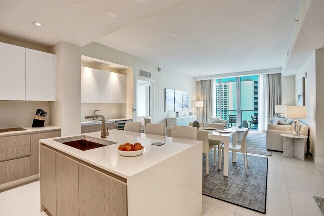 Building Photo - 3100 N Ocean Dr