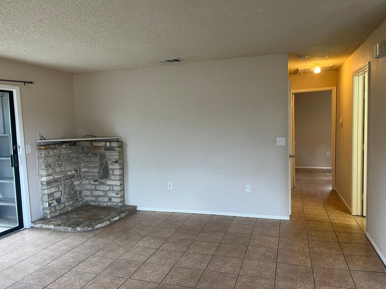 Living Room - 321 Eagles Nest Dr