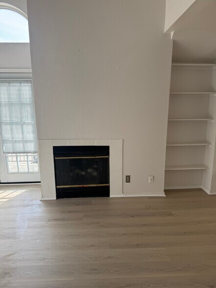 Building Photo - 1802 E 66th Pl