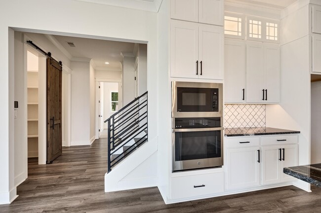 Building Photo - 5030 Jon Oak Dr