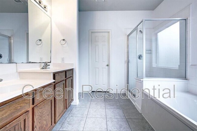 Building Photo - 10024 Hidden Falls Dr