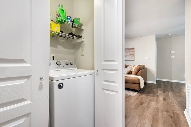 Building Photo - *PARK FLEX STAYS - FULLY FURNISHED* Welcome to your home base in South Durham!